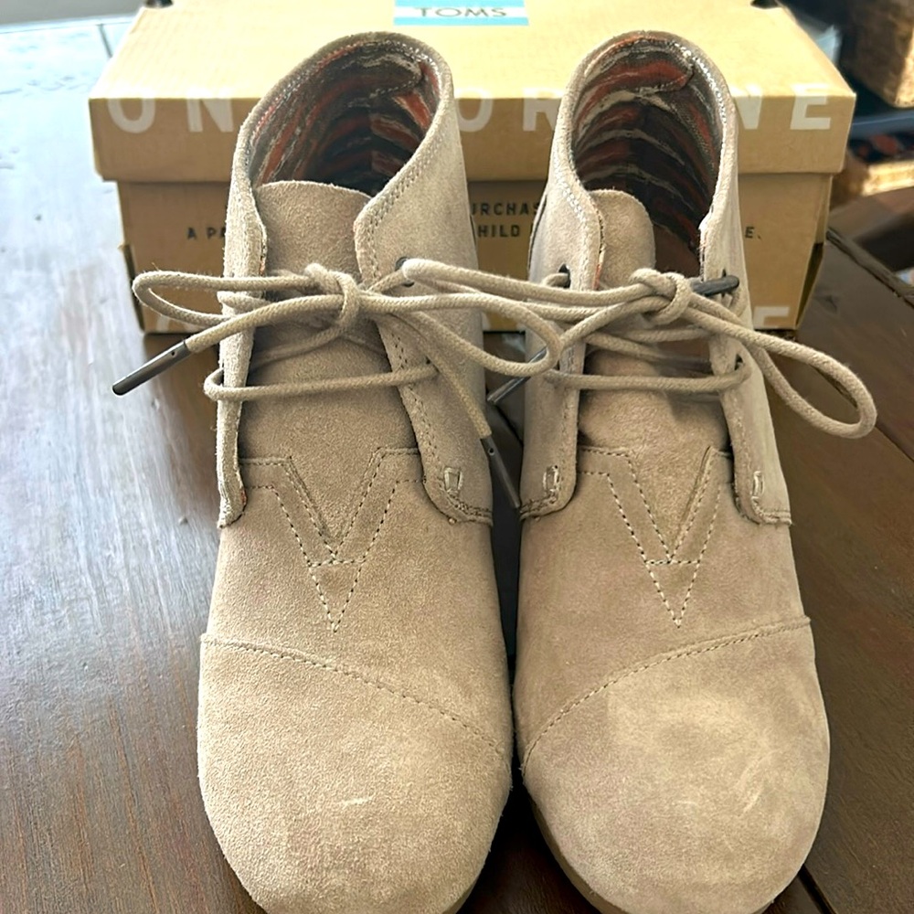 Tom’s desert wedge taupe suede boots